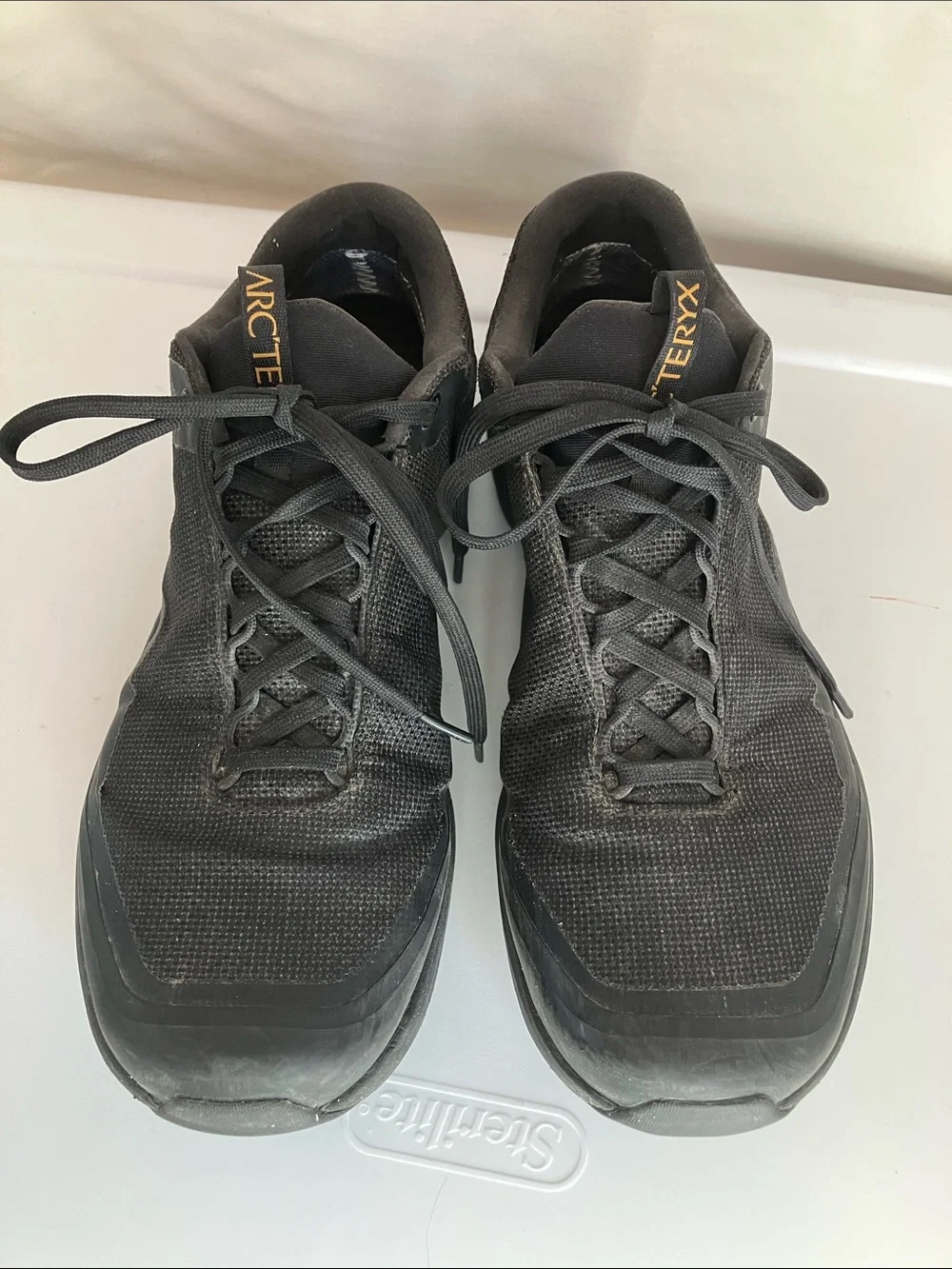 Arc'teryx Aerios FL Gore-Tex hiking shoes black gold Men’s 6.5 Women’s 8